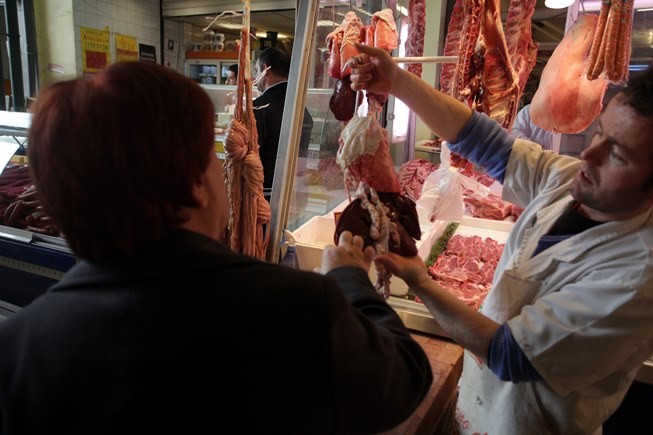 Πασχαλινός μποναμάς: Μοίρασαν κρέας αξίας 50.000 ευρώ στους φτωχούς 